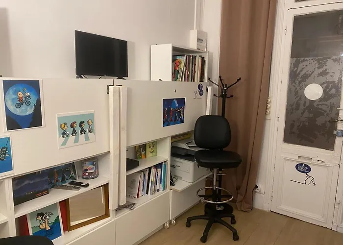 Loge, Studio Facing Gare Du Nord